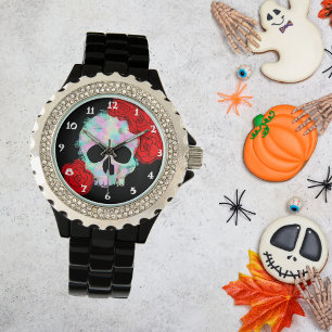 Crâne avec la montre-bracelet de conception de