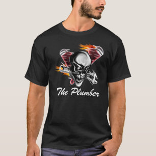 Crâne de plombier avec le T-shirt flamboyant