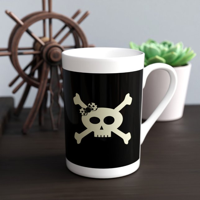 Crâne et os croisés fille Pirate os Chine Mug (Ahoy! Add yer name to this cute skull and crossbones bone china mug and set sail for a lovely brew)