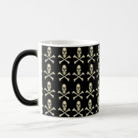 Crâne et tasse de discrétion d'os croisés