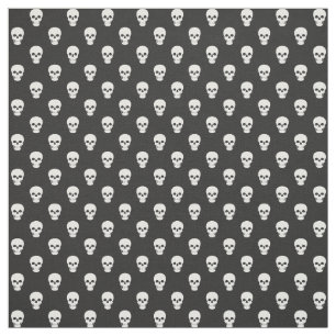 Crânes blancs sur tissu noir