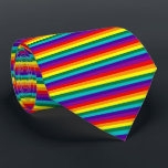 Cravate 7 bandes Rainbow Pride<br><div class="desc">Version avec bande rose chaud enlevée en raison de l'indisponibilité du tissu rose chaud (1978-79).</div>