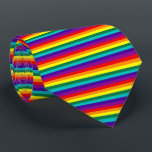 Cravate 7 bandes Rainbow Pride<br><div class="desc">Version avec bande rose chaud enlevée en raison de l'indisponibilité du tissu rose chaud (1978-79).</div>
