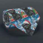 Cravate Affenpinscher Winter Wonderland Christmas Joie<br><div class="desc">Ce design festif reflète l'esprit joyeux de la période des fêtes, avec un adorable petit portant un chapeau de Père Noël. Le chien est niché dans un pays des merveilles hivernales, avec un bonhomme de neige, un sapin de Noël décoré et des cadeaux joliment emballés. Les flocons de neige tombent...</div>