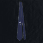 Cravate Ancre blanche marine sur bleu marine<br><div class="desc">Cravate nautique minimaliste moderne avec ancre blanche sur arrière - plan bleu marine.

Parfait comme cadeau pour papa,  les groomsmen et plus.</div>