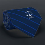 Cravate Avocat des initiales personnalisées de Dark Navy<br><div class="desc">Élégantes bandes de la marine échelle judiciaire de justice des initiales personnalisées cravate.</div>