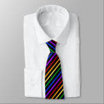 Cravate Bandes noires et arc-en-ciel<br><div class="desc">Cravate cool avec rayures noires et arc-en-ciel.</div>