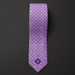 Cravate Bijoux pourpres Mandala Monogramme<br><div class="desc">Faites une déclaration avec notre Cravate Mandala Monogramme Bijoux pourpres. Le design dans les tons violets crée un aspect unique et élégant. Ne manquez pas l'occasion d'explorer nos chaussettes assorties pour un ensemble complet.</div>