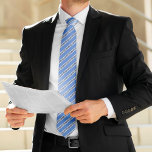 Cravate Bleu classique<br><div class="desc">Design à rayures classiques qui peut être facilement personnalisé pour un cadeau de fête des pères, cadeau de mariage pour vos groomsmen, événements d'entreprise, etc</div>