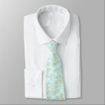 Cravate Bleu en pastel, avec des roses d'or<br><div class="desc">La cravate élégante,  avec un arrière - plan bleu en pastel,  répandu avec de l'or a décrit des roses. Perfectionnez pour des mariages,  et d'autres occasions formelles.</div>