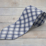Cravate bleu et blanc<br><div class="desc">Transformez votre saison de vacances avec notre Cravate exquise, avec une étonnante aquarelle bleu marine et blanc motif plaid de buffle. Cette cravate dégage une élégance intemporelle et un charme festif, ce qui en fait l'accessoire parfait pour toutes les occasions de vacances. Élevez votre tenue festive et ajoutez une touche...</div>