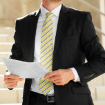 Cravate Bleu et jaune classique<br><div class="desc">Design à rayures classiques qui peut être facilement personnalisé pour un cadeau de fête des pères, cadeau de mariage pour vos groomsmen, événements d'entreprise, etc</div>