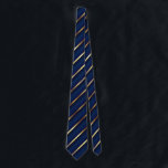 Cravate Bleu et or Diagonal Stripes<br><div class="desc">Cravate masculine - Deux imprimés latéraux. Doté d'un motif à rayures en diagonale dans un style bleu marine et or. Un grand cadeau pour toute occasion. ⭐ 99% de mes designs dans mon magasin sont faits en couches. Cela vous permet de redimensionner et de déplacer facilement les graphiques et le...</div>