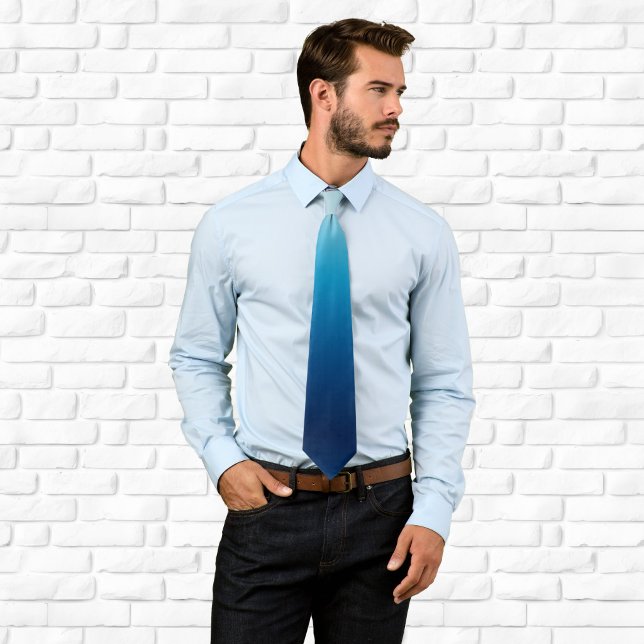 Cravate Bleu Océan Clair à Foncé Ombre (Light to Dark Ocean Blue Ombre Neck Tie)