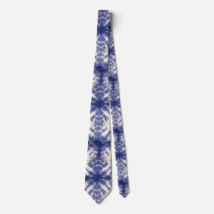 Cravate bleue de colorant de cravate