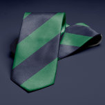 Cravate Bleus vert et marine<br><div class="desc">Elégantes rayures nautiques motif aux couleurs audacieuses et classiques, parfaites pour un bureau ou une nuit en centre-ville.</div>
