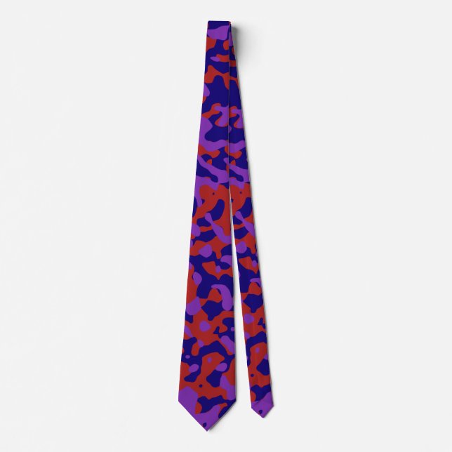 Cravate Camouflage rouge foncé en bleu profond et violet (Devant)