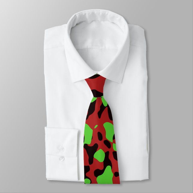 Cravate Camouflage vert, rouge et noir Motif Abstrait (Attaché)
