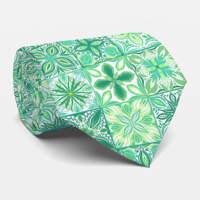 Cravate Carreaux décorés en vert et blanc (Roulé)