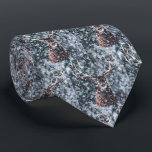 Cravate Cerf de neige d'hiver<br><div class="desc">Cette cravate de cerfs de Noël cool présente une peinture d'un cerf d'hiver dans une forêt de neige.</div>