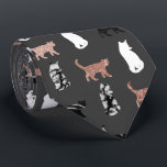 Cravate Chats de Kitty en or rose et marbre noir et blanc<br><div class="desc">Ces cool et or rose imprimé par faux chic et chats de minou modelés par marbre noir et blanc sont parfaits pour l'amoureux des animaux à la mode et élégant. Sa copie moderne et mignonne est grande pour beaucoup de cadeaux et d'occasions. Appréciez cette conception contemporaine et à la mode...</div>