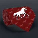 Cravate Chevaux Silhouette | Rouge foncé<br><div class="desc">Un cadeau parfait pour les amateurs de chevaux dans votre vie! ******************************************************************* Vous pouvez facilement vous customiser en changeant la couleur de l'arrière - plan !</div>