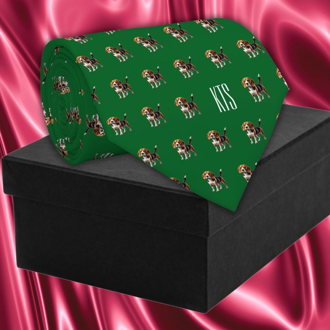 Cravate Chiens beagles Motif Vétérinaire monogramme (Beagle Dogs Pattern Monogrammed Veterinarian Neck Tie in green color.)