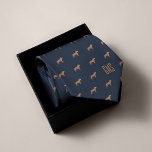 Cravate Chiens de taureau Motif Monogramme<br><div class="desc">Pit Bull chiens motif sur un arrière - plan bleu marine classique. Personnalisez avec un monogramme pour en faire le cadeau parfait. Vous cherchez une couleur différente ? Pas de problème ! Cliquez simplement sur le bouton "Personnaliser" et sélectionnez la couleur arrière - plan de votre choix.</div>