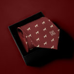 Cravate Chiens du Labrador jaune Motif Monogramme<br><div class="desc">Chiens du Labrador jaune motif sur un arrière - plan rouge classique. Personnalisez avec un monogramme pour en faire le cadeau parfait. Vous cherchez une couleur différente ? Pas de problème ! Cliquez simplement sur le bouton "Personnaliser" et sélectionnez la couleur arrière - plan de votre choix.</div>