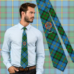 Cravate Clan MacLeod Crest sur la chasse Tartan<br><div class="desc">Clan MacLeod badge de crête entouré d'une sangle et boucle sur l'arrière - plan tartan de chasse. Texte personnalisé.</div>