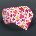 Cravate Coeurs de gribouillis avec Motif et texture<br><div class="desc">Ce joli motif fantaisiste a des coeurs qui s'entrelacent dans un style doodle. Elles sont faites dans les tons violet, rose, orange et jaune sur un arrière - plan blanc cassé. Certains coeurs ont des pois, d'autres des plaids ou des rayures. Ils semblent tous flotter les uns autour des autres...</div>