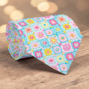 Cravate Col-cravate au crochet Carré Mamie des années 70