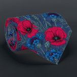 Cravate Coquelicots rouges et fleurs bleues sur bleu<br><div class="desc">Motif vectoriel dessiné à la main avec des fleurs de pavot rouge et des fleurs de corne bleu</div>