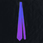 Cravate Couleur bleue au néon pourpre et lumineuse au néon<br><div class="desc">La couleur bleue au néon pourpre et lumineuse au néon d'ombre d'Ombré se fanent - le pourpre au néon, bleu au néon, néon bleu, ombre d'ombre, couleur se fanent, néon, bleu, ombre, ombre, couleur, se fanent, tendent, lumineux, fluorescent, barre de mise en valeur, école, enfants, amusement, dortoir, décor, teinte, bleu...</div>
