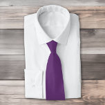 Cravate Couleur uni amarante violet foncé<br><div class="desc">Conception violette foncée couleur uni amarante.</div>