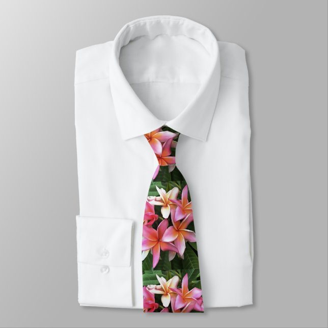 Cravate Couronne De Fleur De Frangipani Rose Pâle (Attaché)