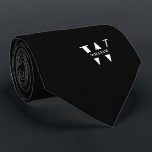 Cravate Créez Votre Propre Monogramme Personnalisé Et Nomm<br><div class="desc">Une cravate élégante avec un monogramme blanc audacieux sur un arrière - plan noir en ardoise lisse. En plus de ce monogramme est inscrit votre prénom ou nom de famille dans toutes les capitales. Si vous préférez un look plus audacieux pour le nom personnel à l'intérieur de la grande lettre,...</div>