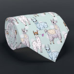 Cravate Cute Llama Motif Pois<br><div class="desc">Une cravate avec un motif mignon avec des lamas fantaisistes. L'un est allongé,  l'autre tient une fleur dans la bouche,  et l'autre vous regarde de manière suspecte. Ces animaux ont beaucoup de charme. Placez-vous sur un arrière - plan à pois vert.</div>