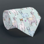 Cravate Cute Llama Motif Pois<br><div class="desc">Une cravate avec un motif mignon avec des lamas fantaisistes. L'un est allongé, l'autre tient une fleur dans la bouche, et l'autre vous regarde de manière suspecte. Ces animaux ont beaucoup de charme. Placez-vous sur un arrière - plan à pois vert.</div>