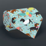 Cravate Dachshund<br><div class="desc">Chiens de fête d'anniversaire mignons avec des manteaux noirs,  bronzés et dapple habillés de mignonettes vêtements d'anniversaire avec ballons,  gâteau et motif confetti.</div>