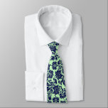 Cravate Damas florales bleu marine et vert<br><div class="desc">Elégant damas floral bleu marine foncé sur la couleur arrière - plan changeable vert clair.</div>