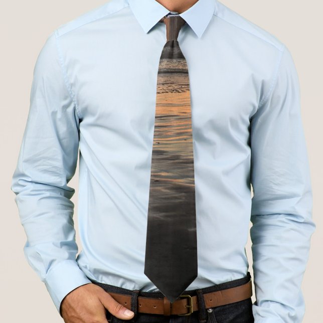 Cravate De Dusk Jusqu'À La Lumière Du Fil À La Plage Photo (Créateur téléchargé)