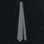 Cravate de mariage personnalisée gris métal pour l<br><div class="desc">Si vous cherchez une cravate de mariage à la fois moderne et minimaliste, notre modèle de cravate de couleur gris métal est le choix idéal 2023 - Le dos de la cravate est personnalisé avec les initiales du marié ou des garçons d'honneur, vous pouvez supprimer ceci si vous voulez simplement...</div>