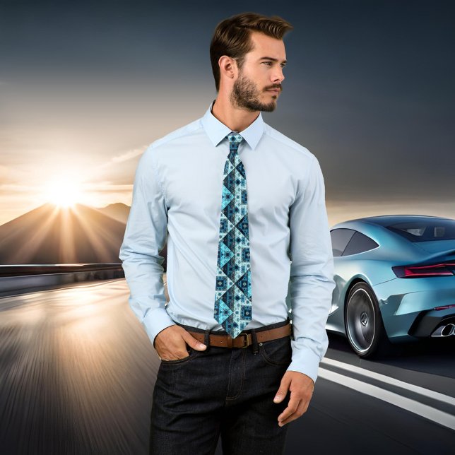 Cravate de Motif géométrique Abstrait bleu (Modern tie with an abstract geometrical pattern in cool blue with turquoise and black.)