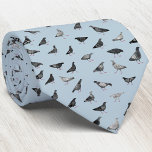 Cravate de pigeons<br><div class="desc">Un amusant motif pigeon sur un arrière - plan bleu. Idéal pour les amateurs d'oiseaux,  les coureurs de pigeons ou toute autre personne qui aime ces créatures caractéristiques. Art original de Nic Squirrell.</div>