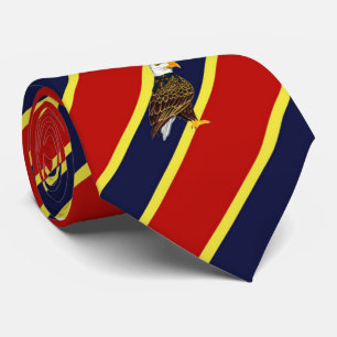 Cravate de robe rayée d'Eagle d'insigne en bois