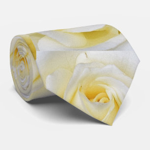 Cravate de rose jaune