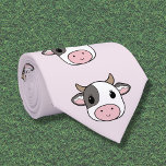 Cravate de vache mûre<br><div class="desc">Une cravate humoristique avec un joli visage de vache de style dessin animé sur un arrière - plan rose. Si vous cherchez un cadeau pour votre meilleur homme dans la vie,  ce design pourrait être parfait et si drôle!</div>