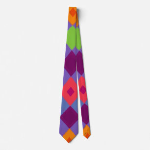Cravate Diamant multicolore vibrant sur fond violet, audac