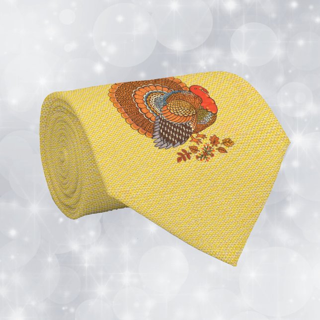 Cravate Dindon mâle Queue en éventail Feuilles Jaune doré (Male turkey fanned tail brown orange feathers in Fall leaves gold yellow Thanksgiving mens necktie.)